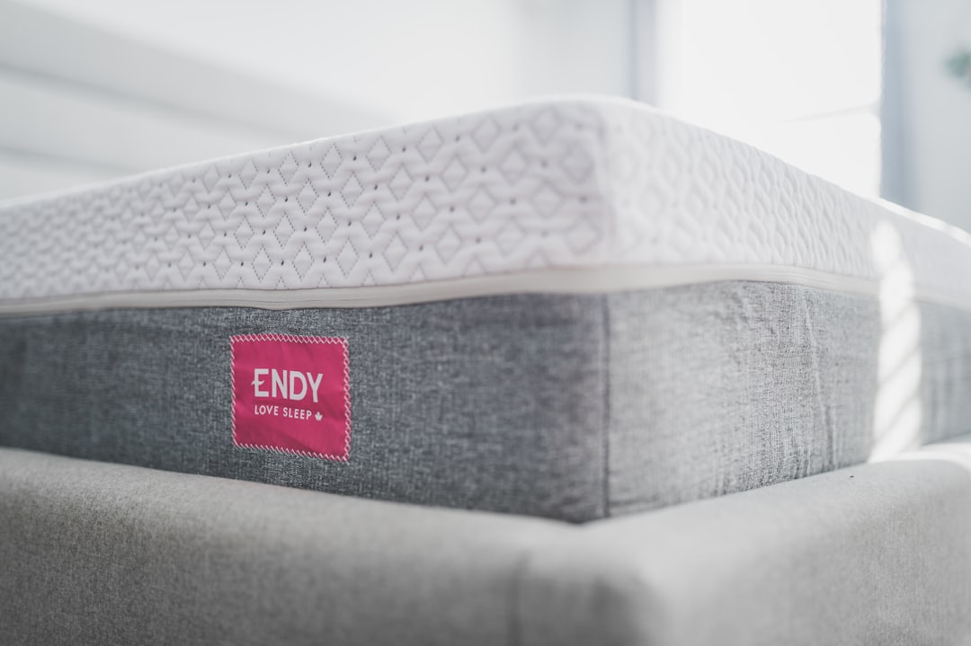 découvrez le confort optimal des matelas à ressorts ensachés, conçus pour offrir un soutien ergonomique et un sommeil réparateur. idéaux pour tous les dormeurs, ces matelas allient élasticité et ventilation pour une expérience de nuit inégalée.